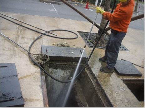 天河池底污泥如何清理